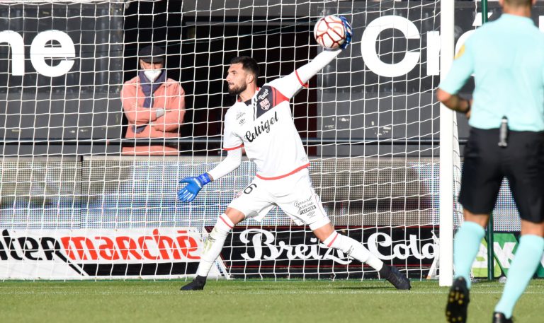 Ligue 2 : Guingamp domine le Paris FC 1-0