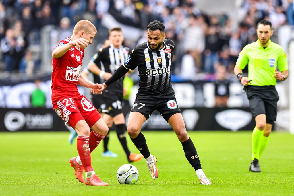 Angers domine Brest (1-0)