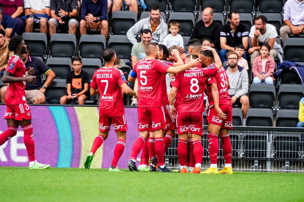 Brest ramène les trois points d'Angers (3-1)